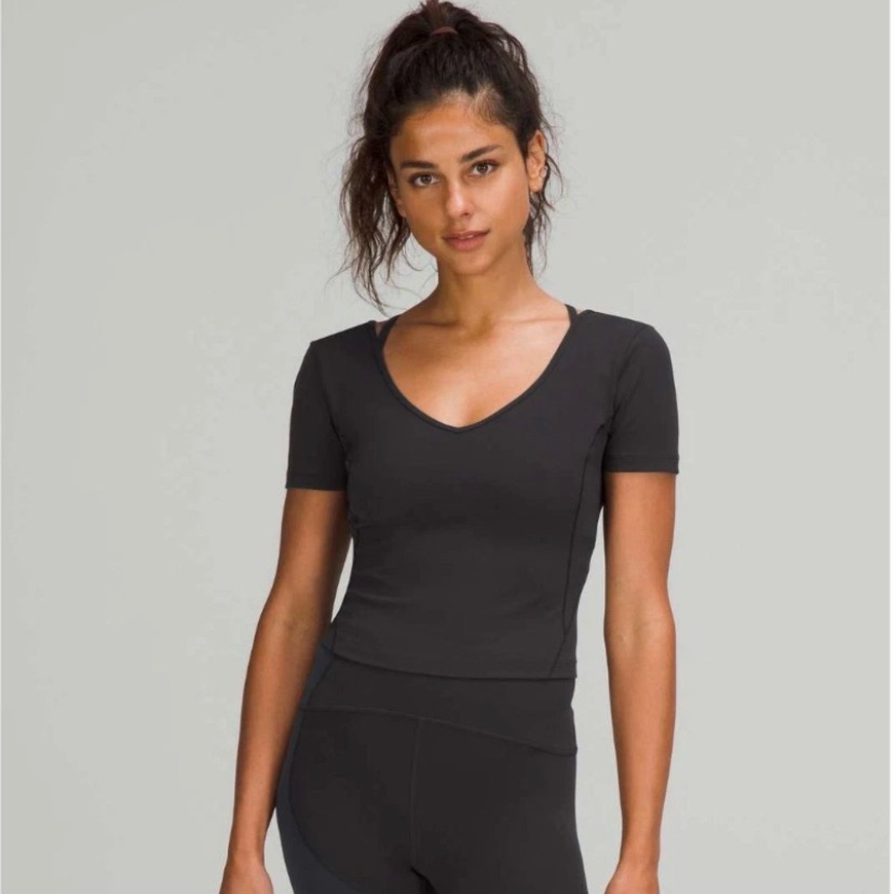 Lululemon Athletica Black Crop Top Size 6 to 8 Women’s Athletic